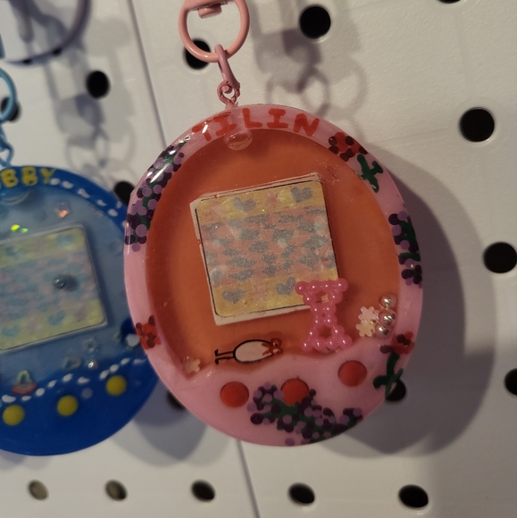 Handmade Resin MCYT QSMP Tamagotchi Shaker Charm Keychain - Picture 3 of 8